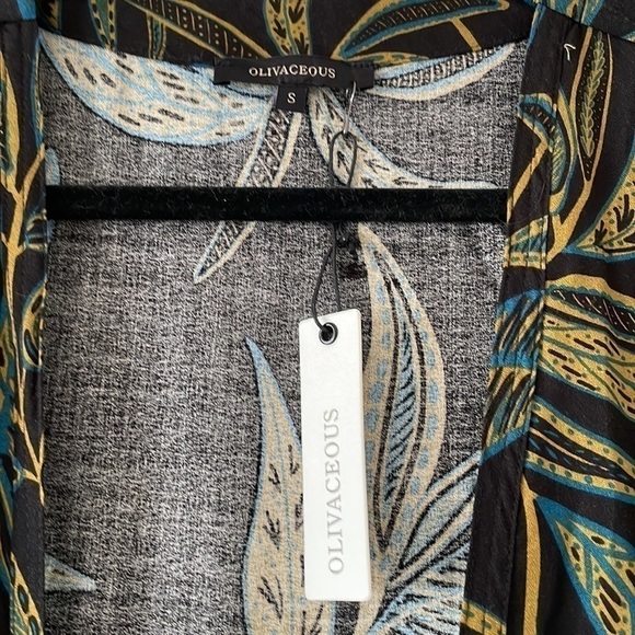 OLIVACEOUS Leaf Pattern Tie Front Bell Sleeve  Crop Top Size Small - Picture 3 of 8